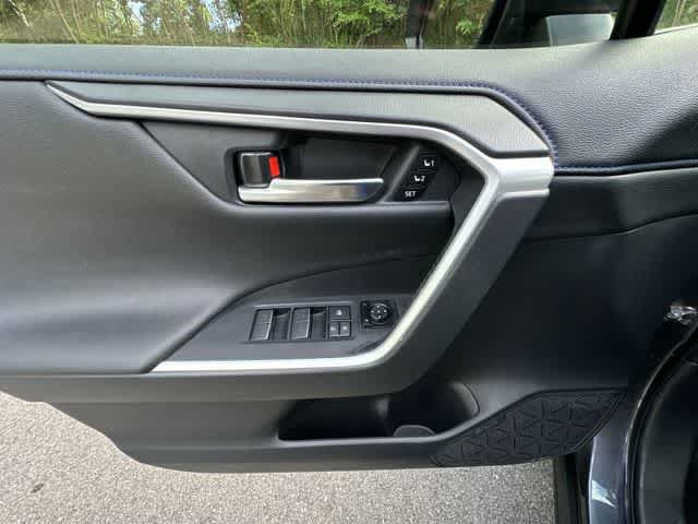 Used 2022 Toyota RAV4 XSE AWD/4WD image 17