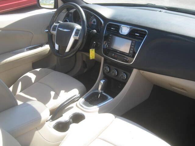 Used 2012 Chrysler 200 Touring FWD image 23