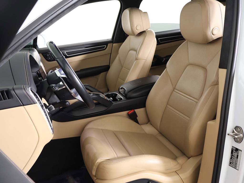 Used 2022 Porsche Cayenne GTS image 32