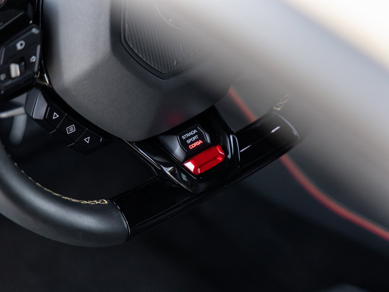 Used 2020 Lamborghini Huracan EVO image 35