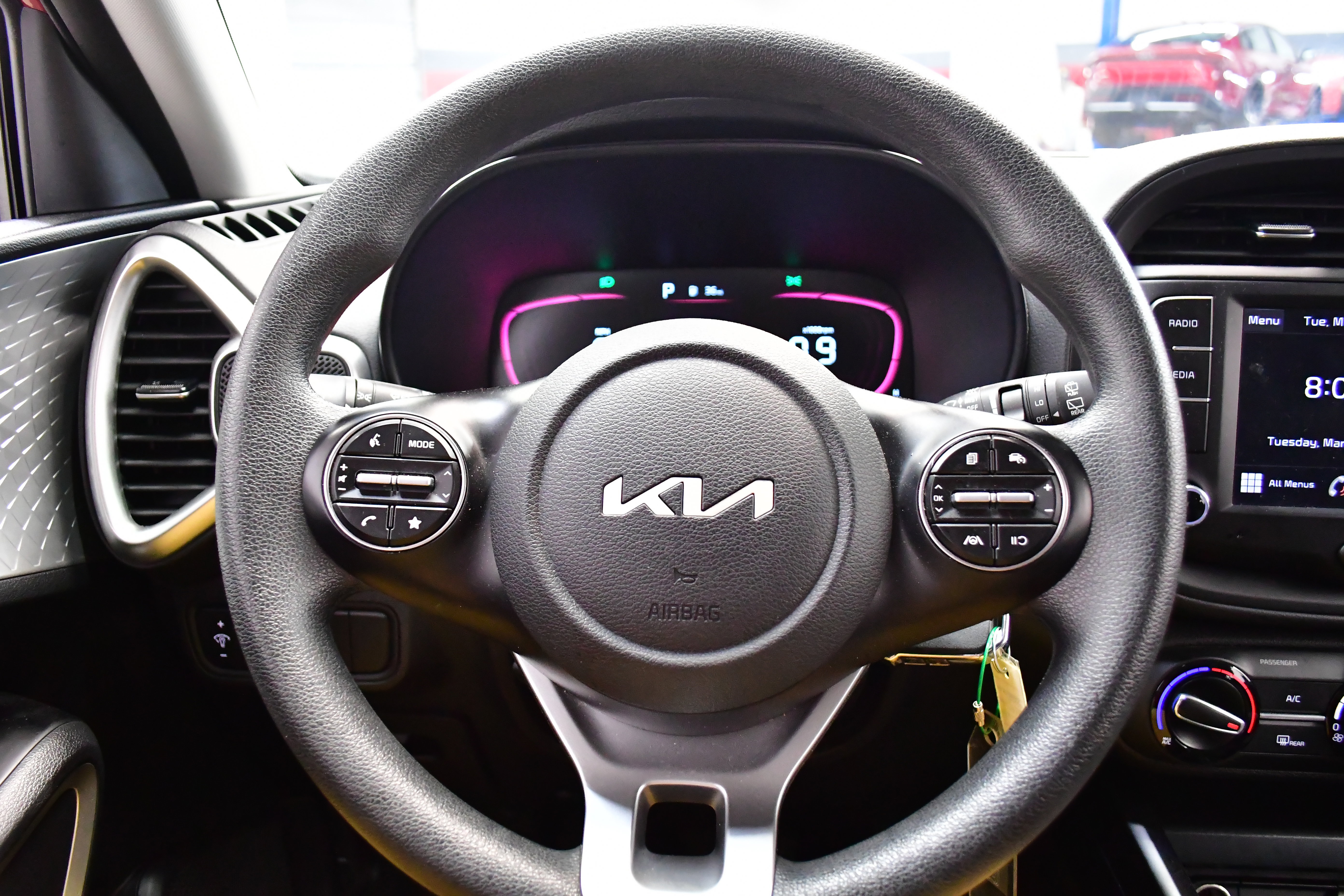 Used 2025 Kia Soul LX w/ LX Technology Package FWD image 18