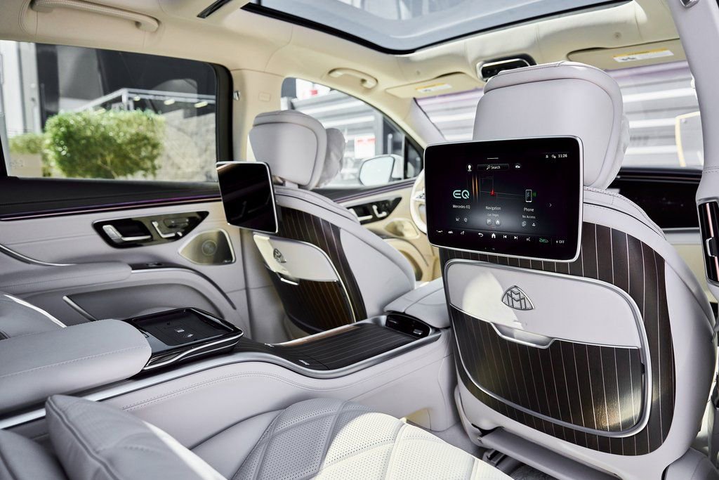 Used 2025 Mercedes-Benz Maybach EQS 680 4MATIC image 45