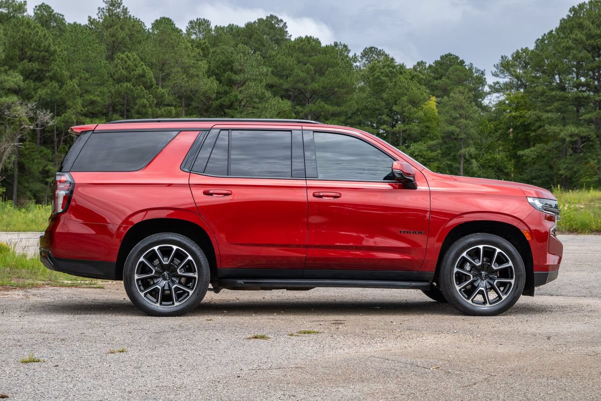 Used 2022 Chevrolet Tahoe RST w/ Luxury Package AWD/4WD image 4