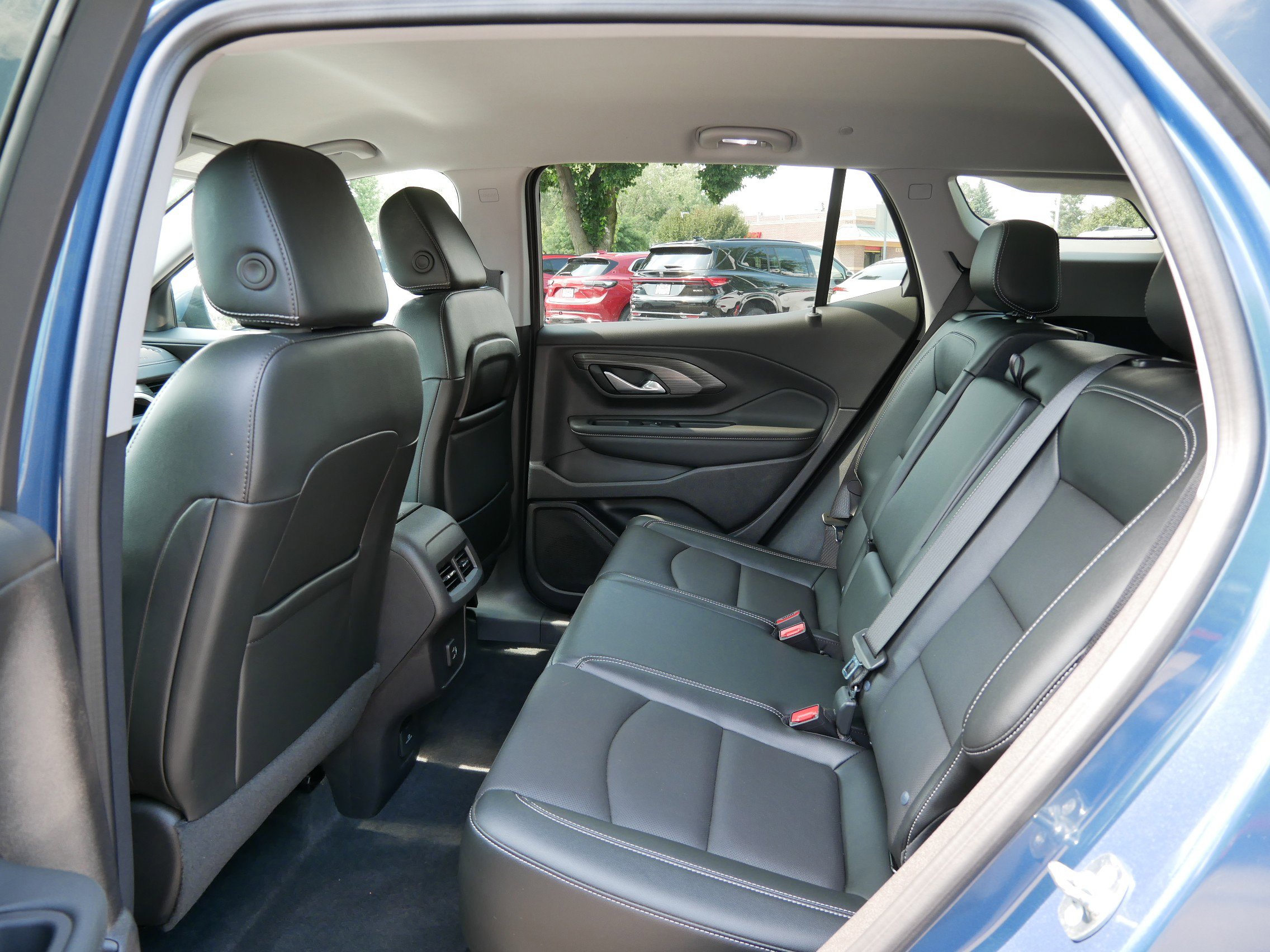 Used 2024 GMC Terrain SLT w/ Infotainment Package II image 13