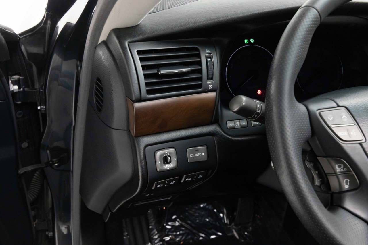 Used 2011 Lexus LS 460 w/ Sport Pkg RWD image 40