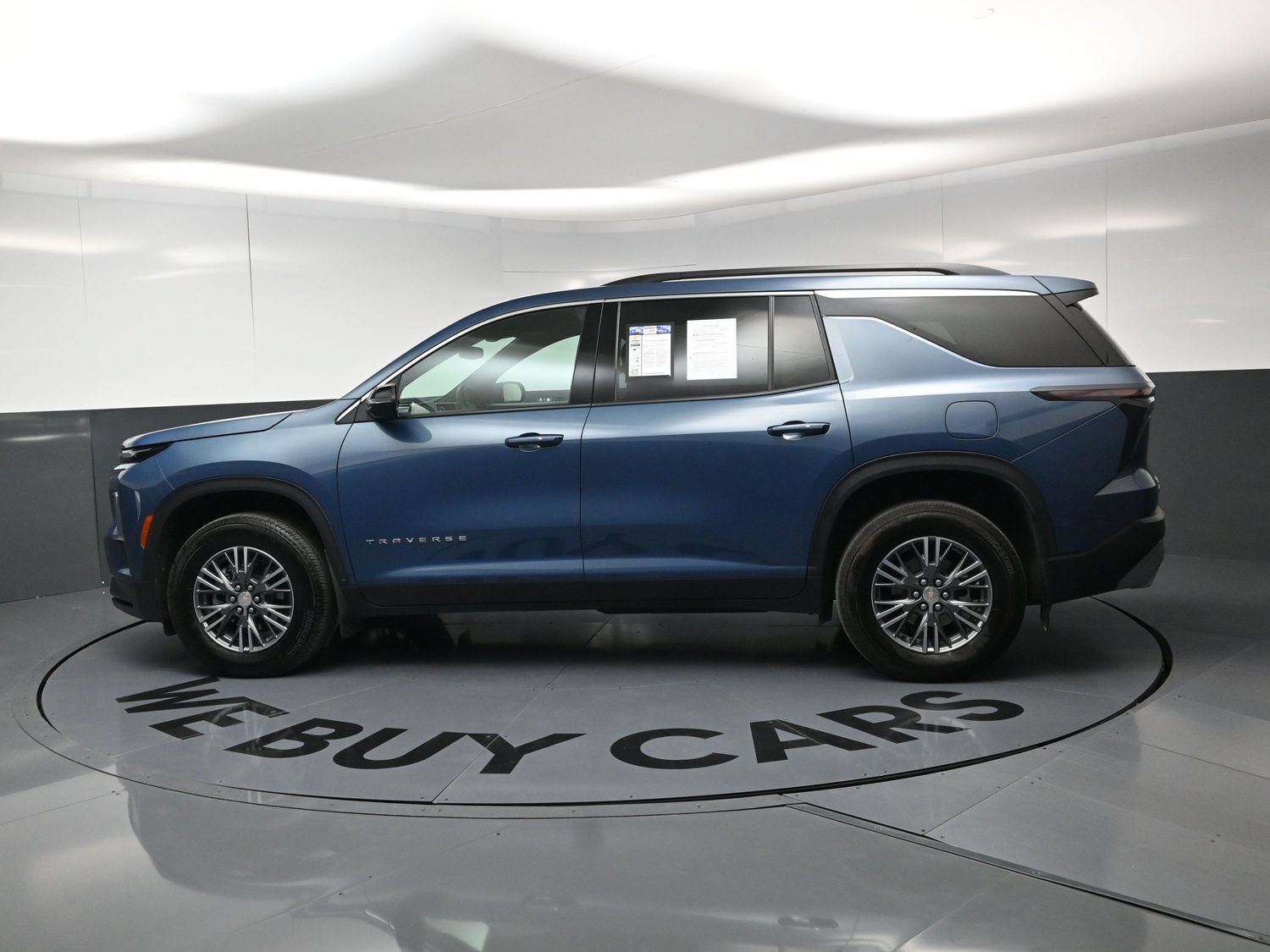 Used 2025 Chevrolet Traverse LT FWD image 6