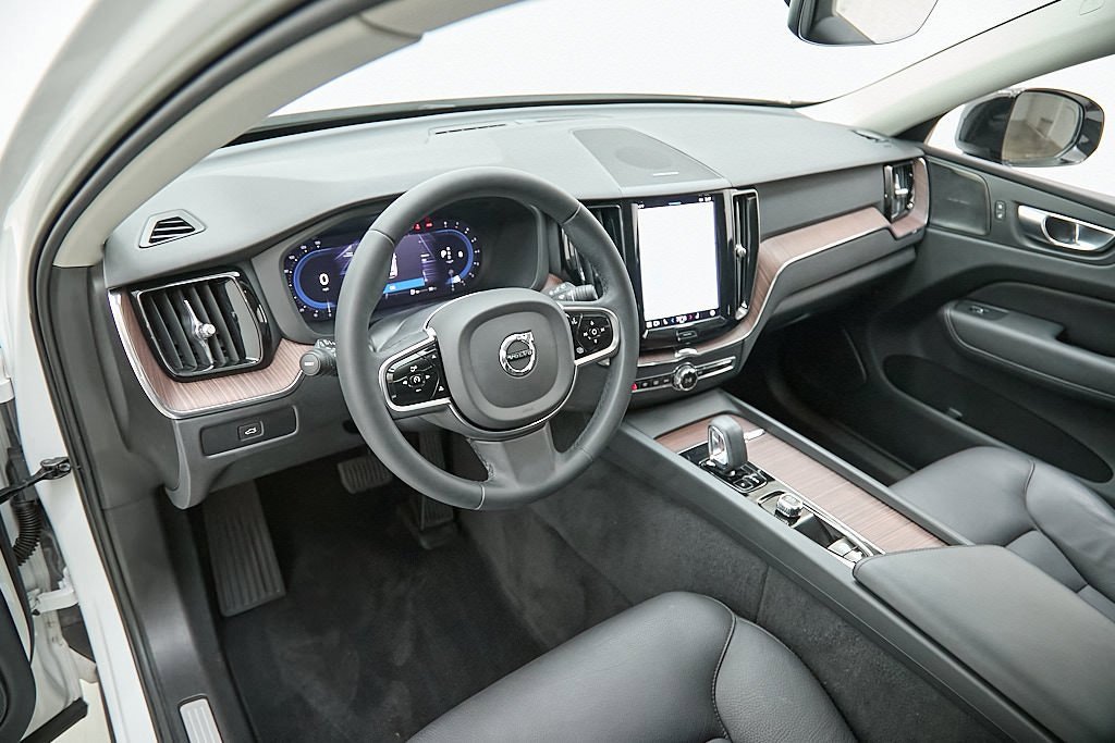 Certified 2023 Volvo XC60 B5 Plus w/ Protection Package Premier image 12