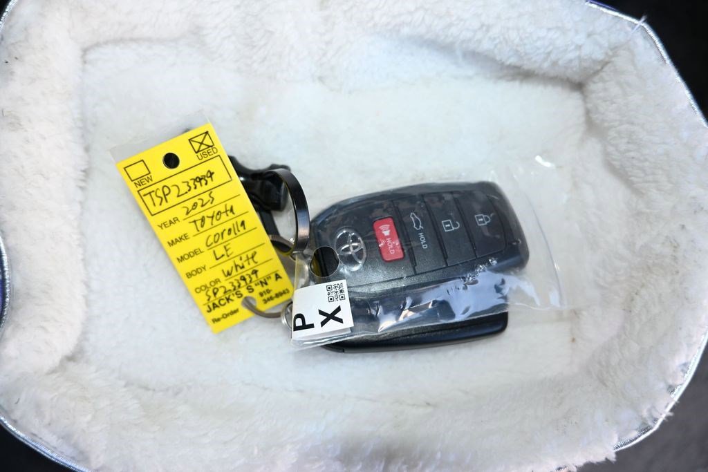 Used 2025 Toyota Corolla LE w/ LE Premium Package FWD image 17