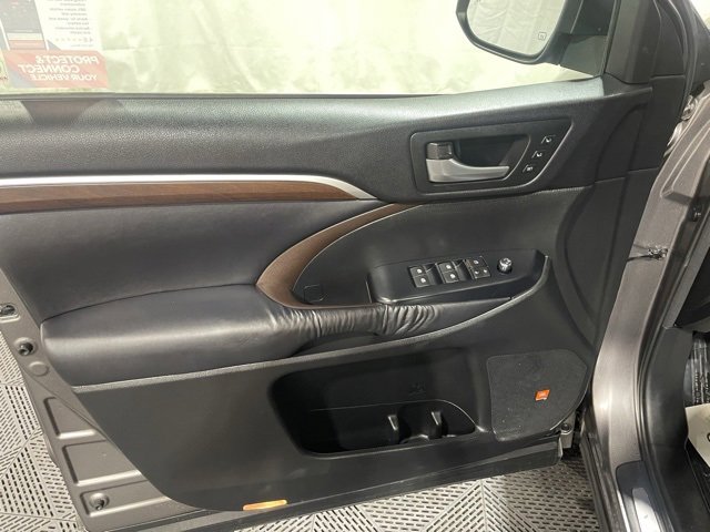 Used 2016 Toyota Highlander Limited image 9