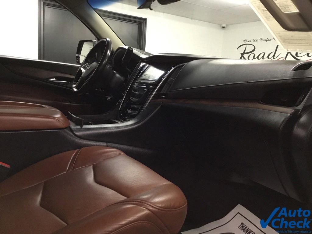 Used 2017 Cadillac Escalade Luxury AWD/4WD image 38