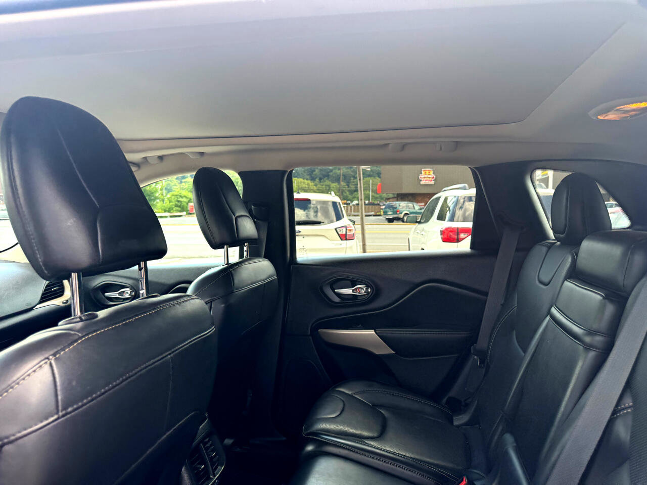 Used 2017 Jeep Cherokee High Altitude w/ Luxury Group image 47