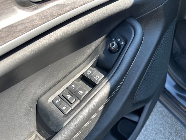 Used 2023 Jeep Grand Cherokee Limited w/ Black Appearance Package image 17