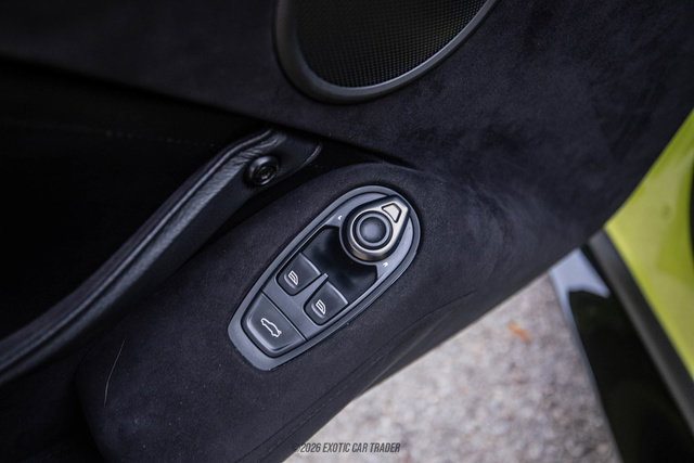 Used 2020 Aston Martin V8 Vantage Coupe RWD image 47