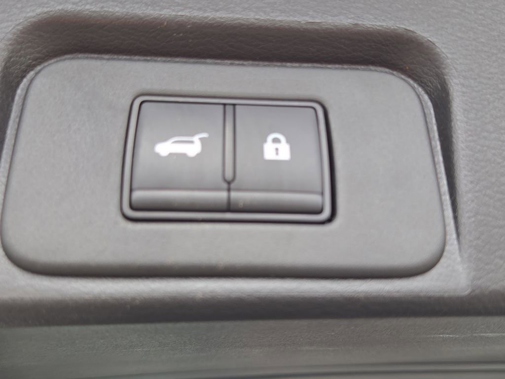 Certified 2025 Nissan Rogue SV image 35