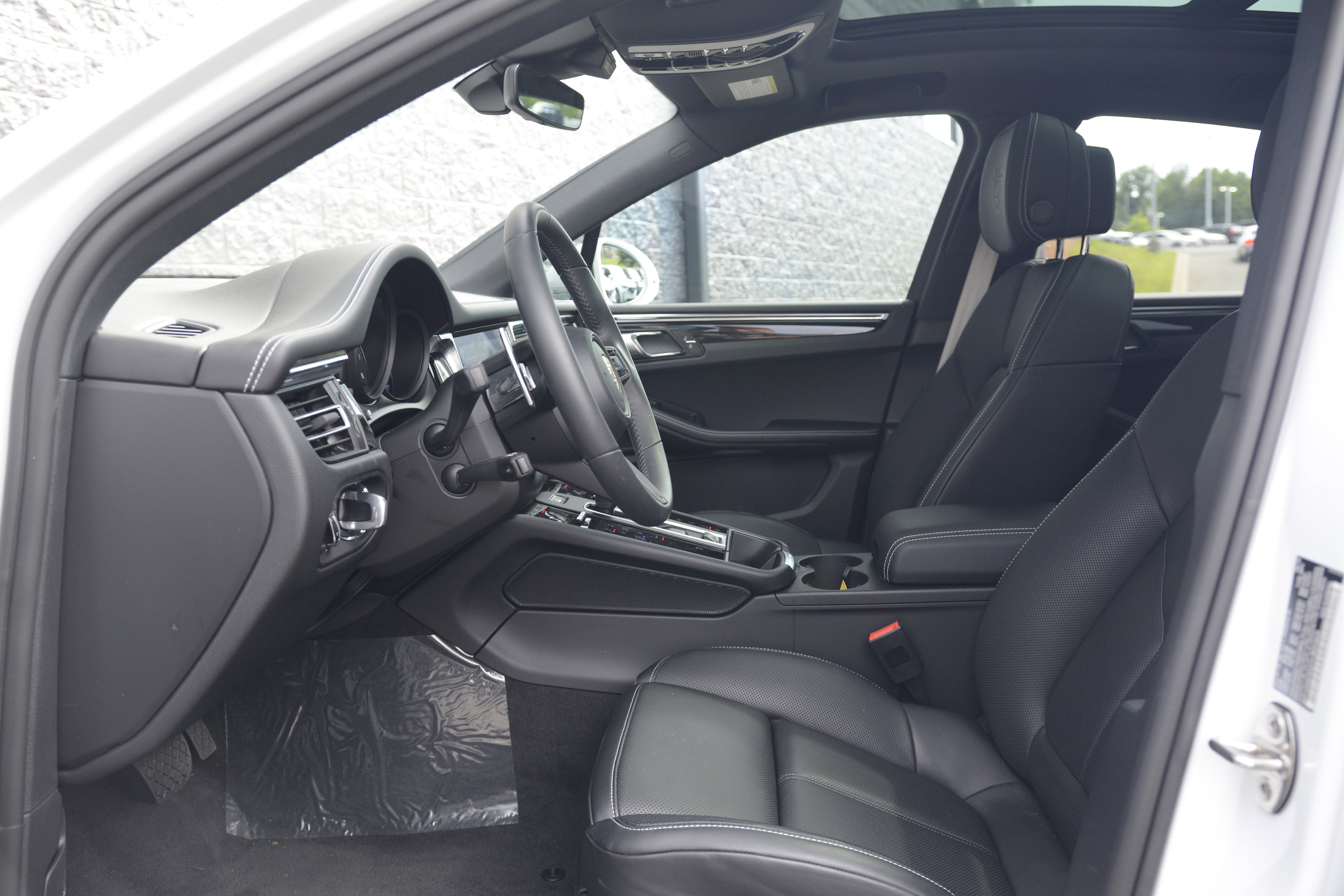 Certified 2026 Porsche Macan AWD/4WD image 15