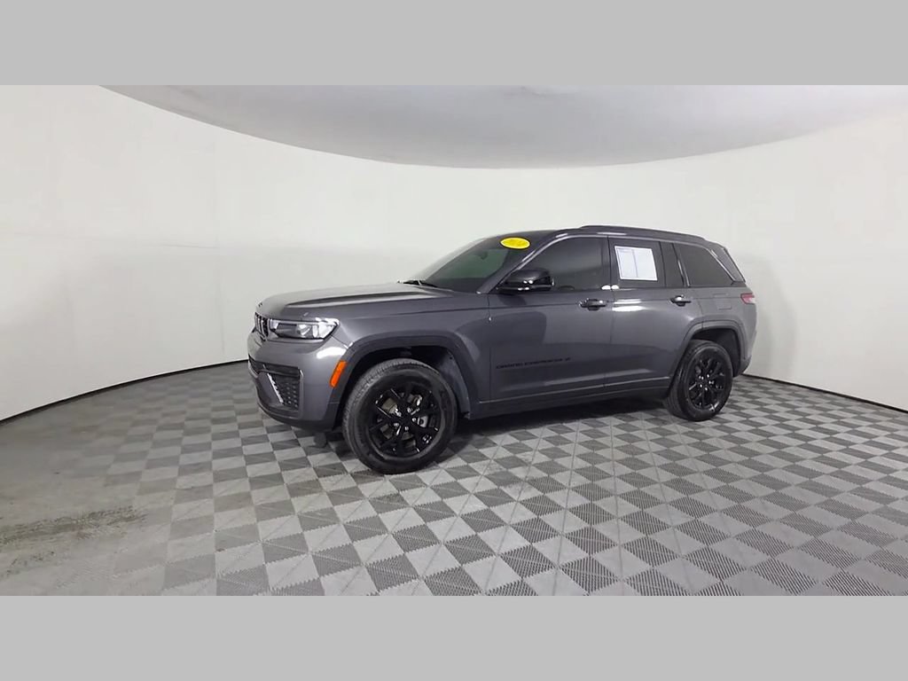 Used 2026 Jeep Grand Cherokee Altitude RWD image 46