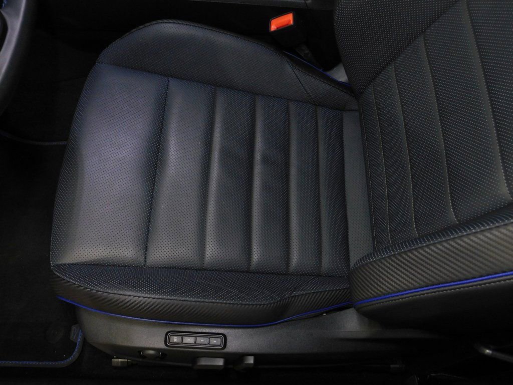 Used 2025 Volkswagen Golf 2.0T image 36