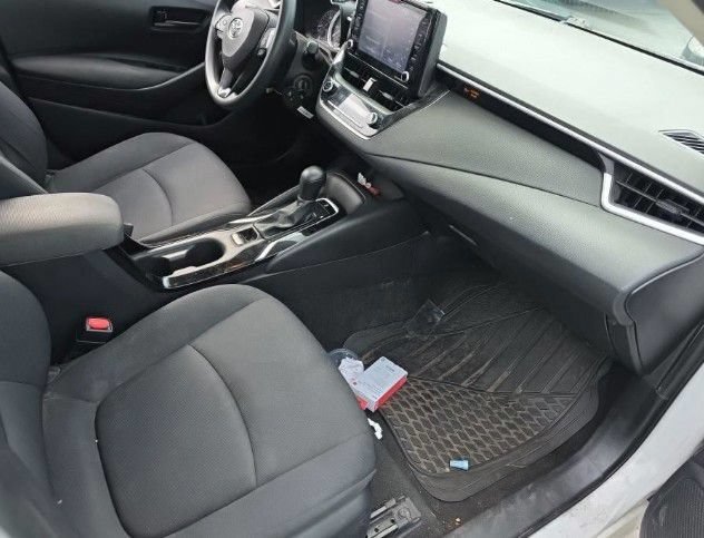 Used 2022 Toyota Corolla LE FWD image 2