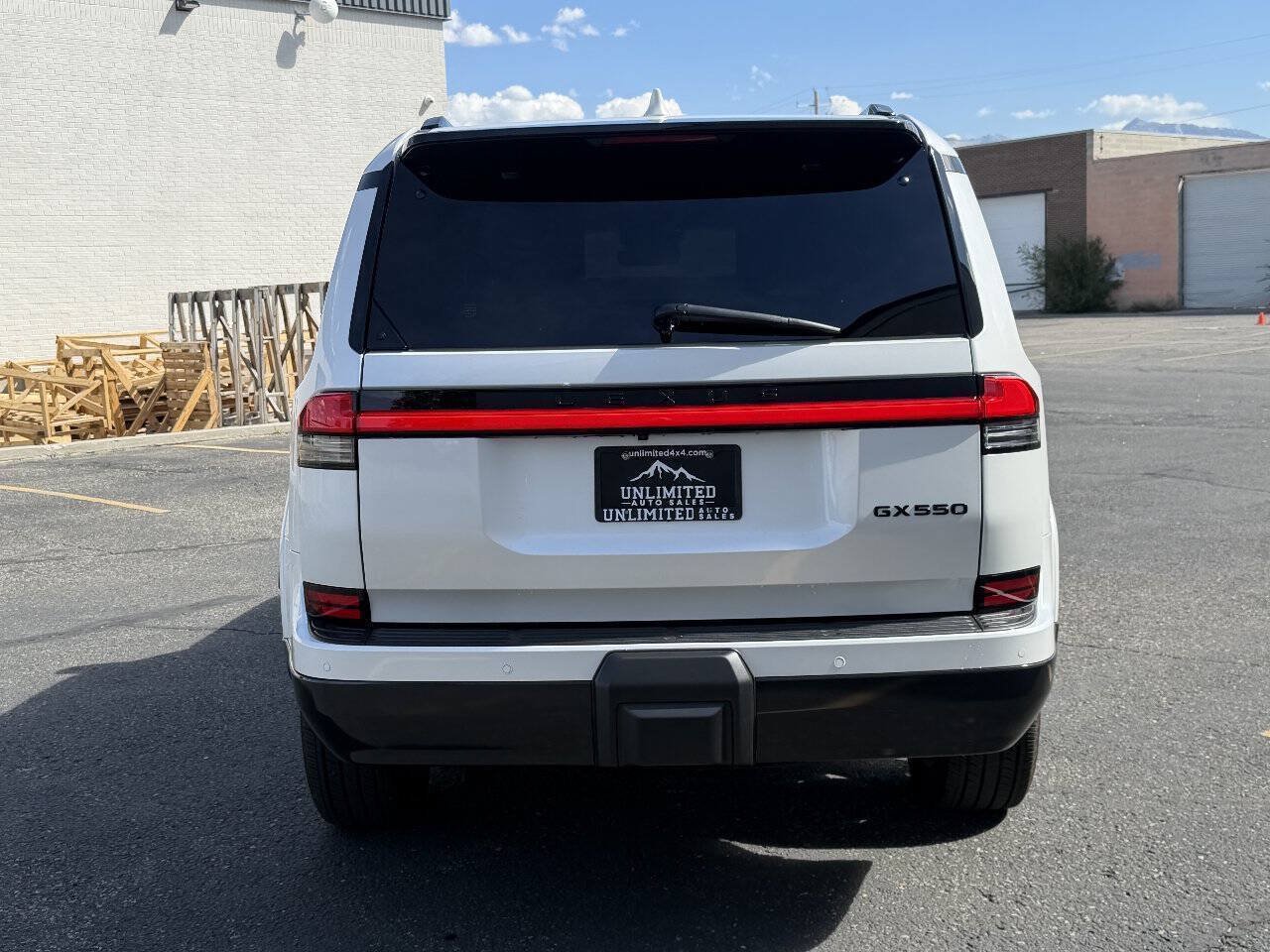 Used 2025 Lexus GX 550 w/ Accessory Package (2T) AWD/4WD image 7