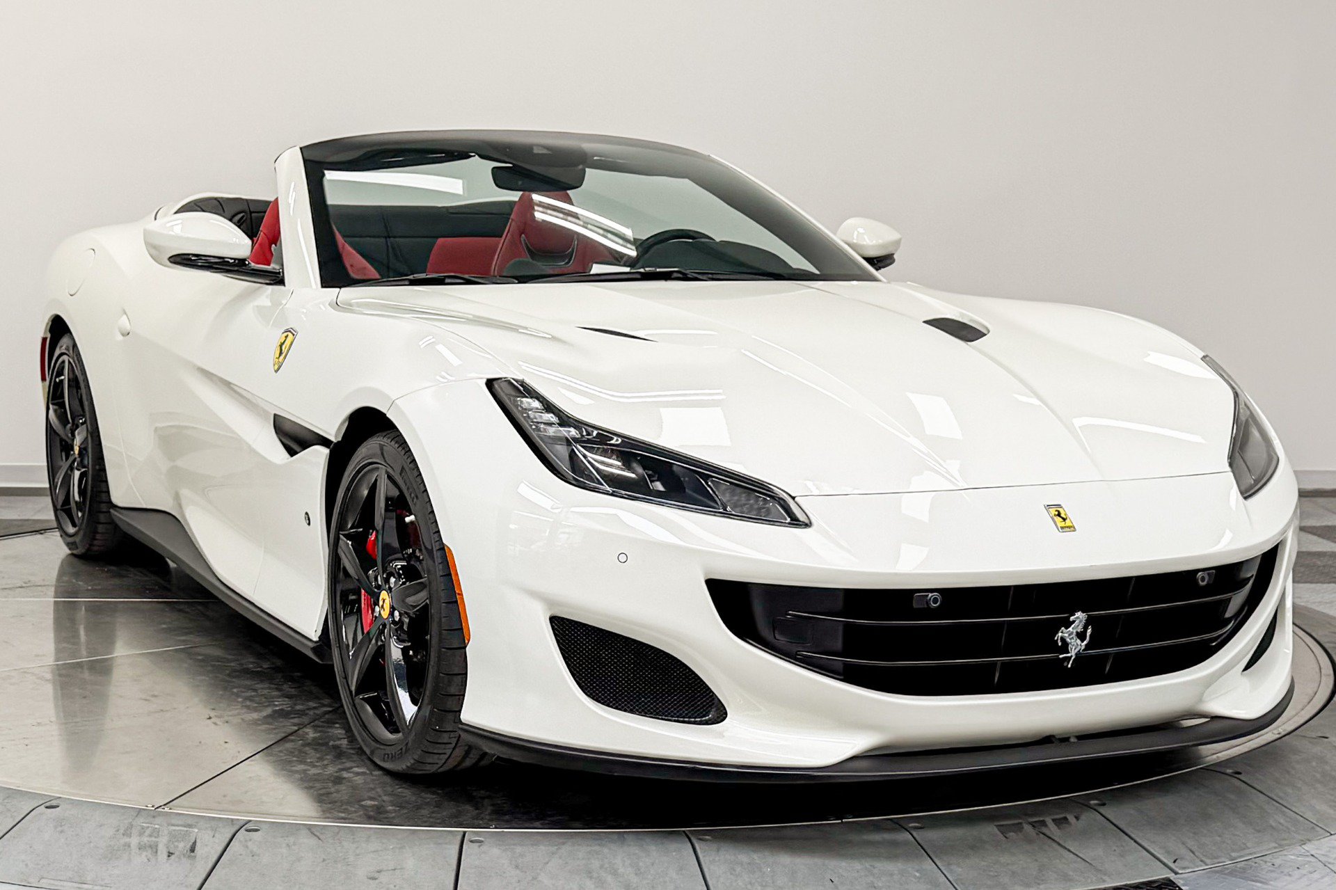 Used 2020 Ferrari Portofino RWD image 3