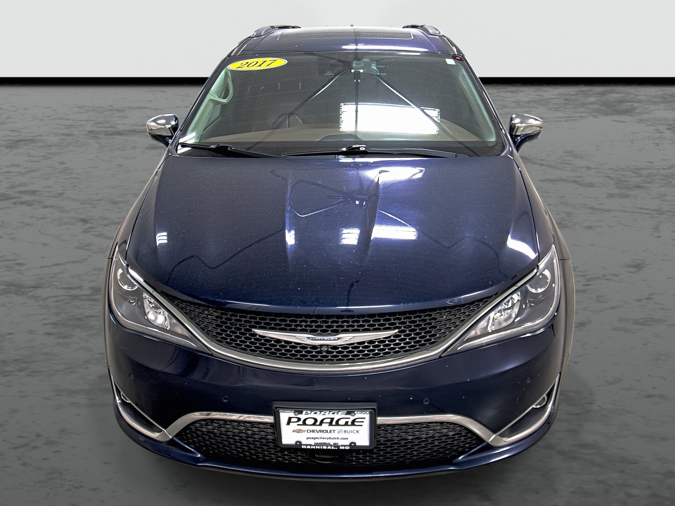 Used 2017 Chrysler Pacifica Limited w/ UConnect Theater Package image 6