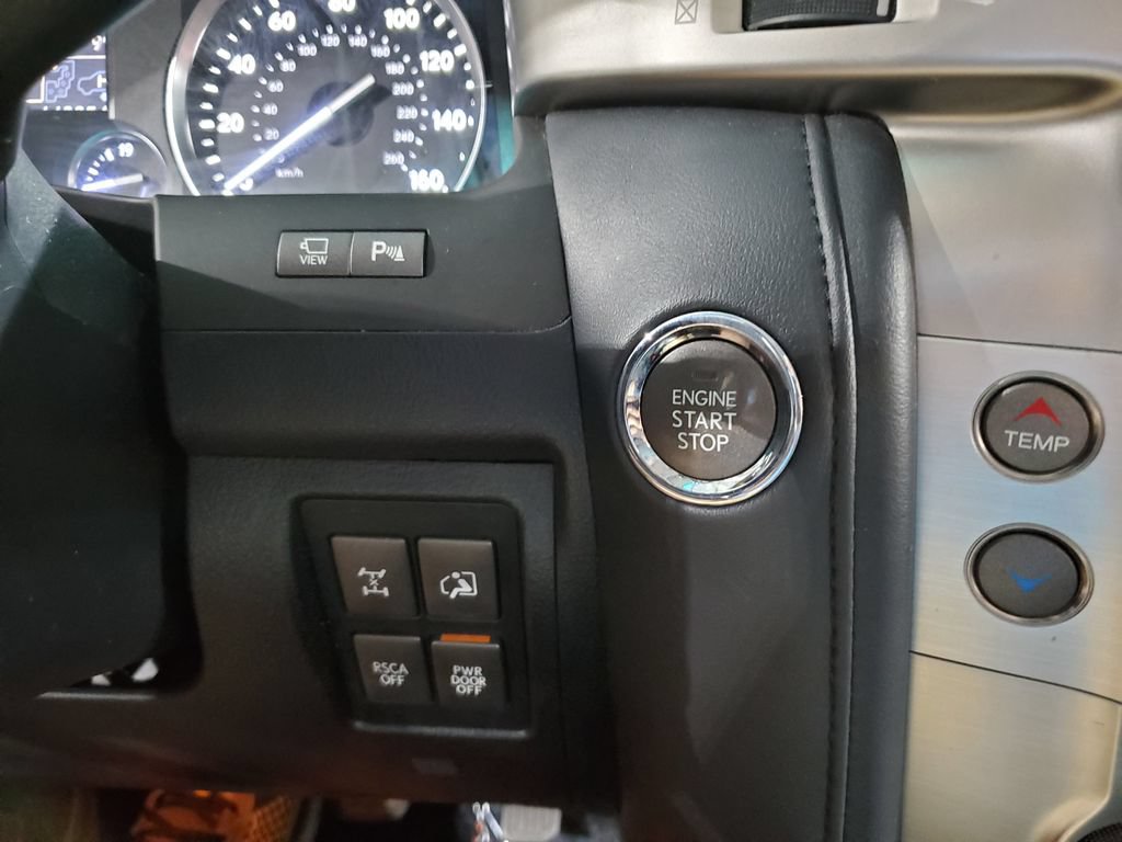 Used 2013 Lexus LX 570 4WD w/ Luxury Pkg image 37