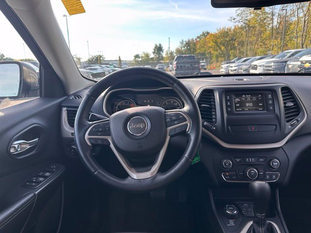 Used 2016 Jeep Cherokee Latitude w/ Cold Weather Group AWD/4WD image 19