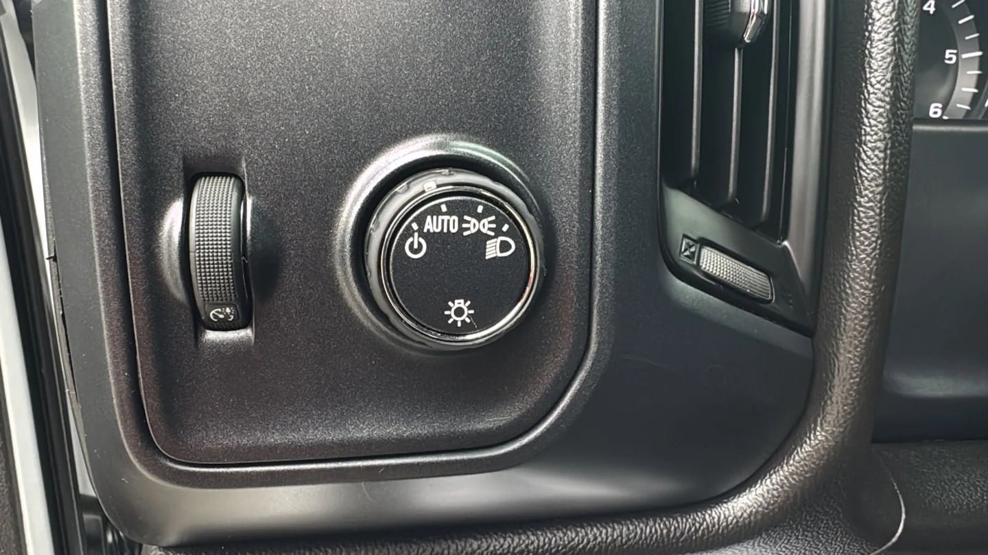 Used 2018 GMC Sierra 1500 2WD Regular Cab image 11