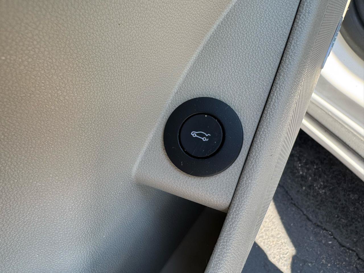 Used 2017 Buick LaCrosse Essence w/ Sun and Shade Package FWD image 16