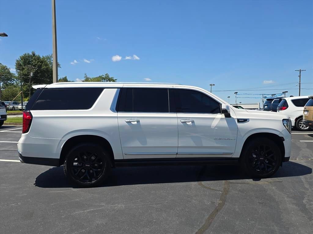 Used 2022 GMC Yukon XL Denali AWD/4WD image 2