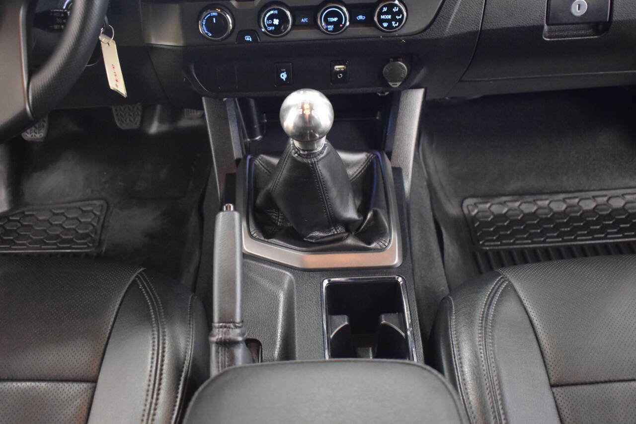 Used 2017 Toyota Tacoma TRD Off-Road image 56