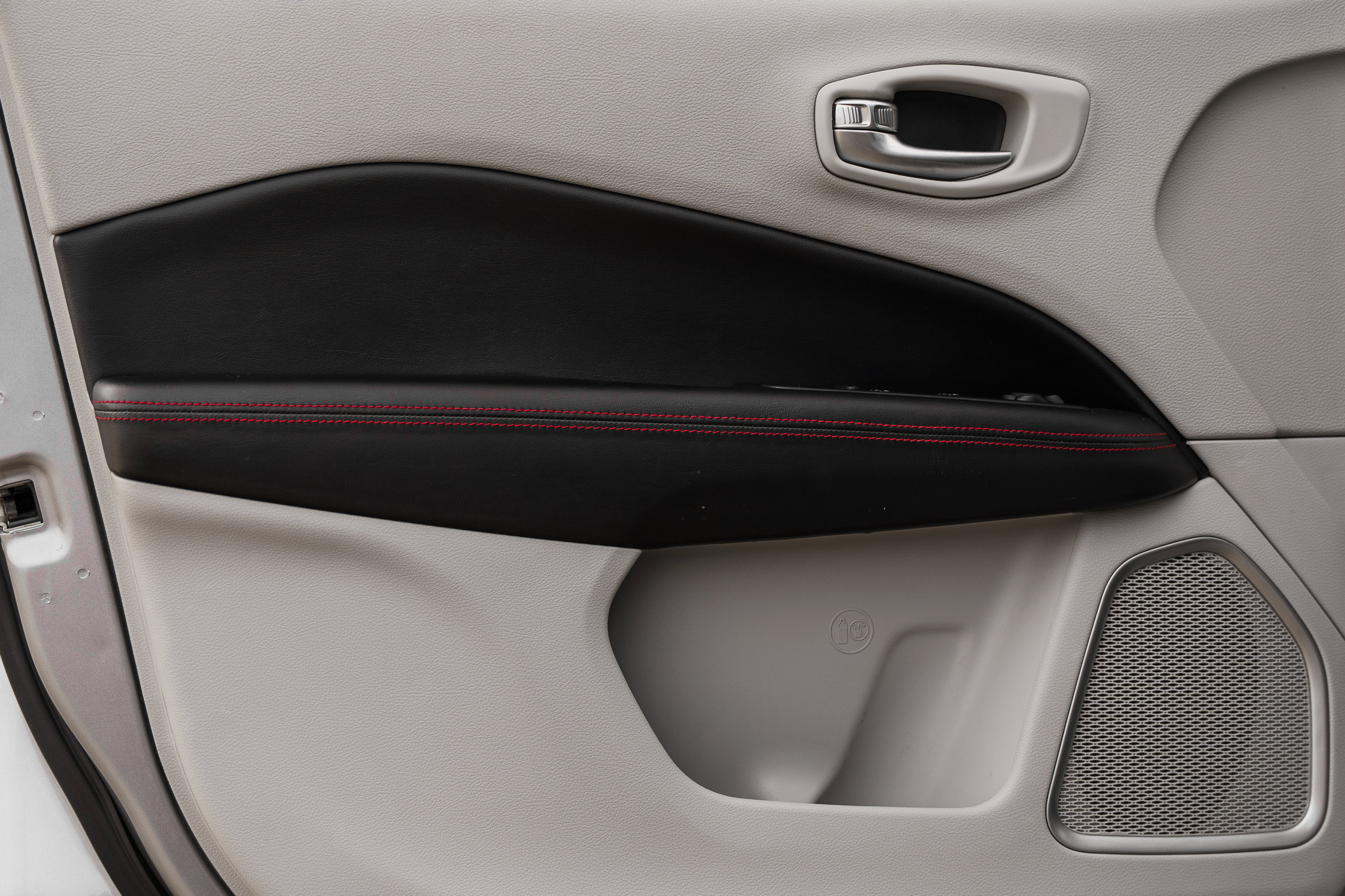 Used 2018 Jeep Compass Limited w/ Trailer Tow Group image 19