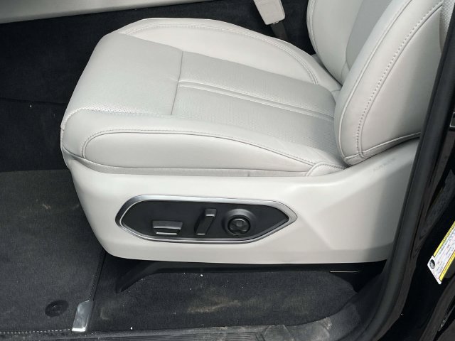 New 2026 Jeep Grand Wagoneer L Limited AWD/4WD image 25