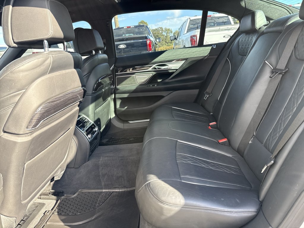 Used 2022 BMW 750i xDrive w/ M Sport Package AWD/4WD image 25