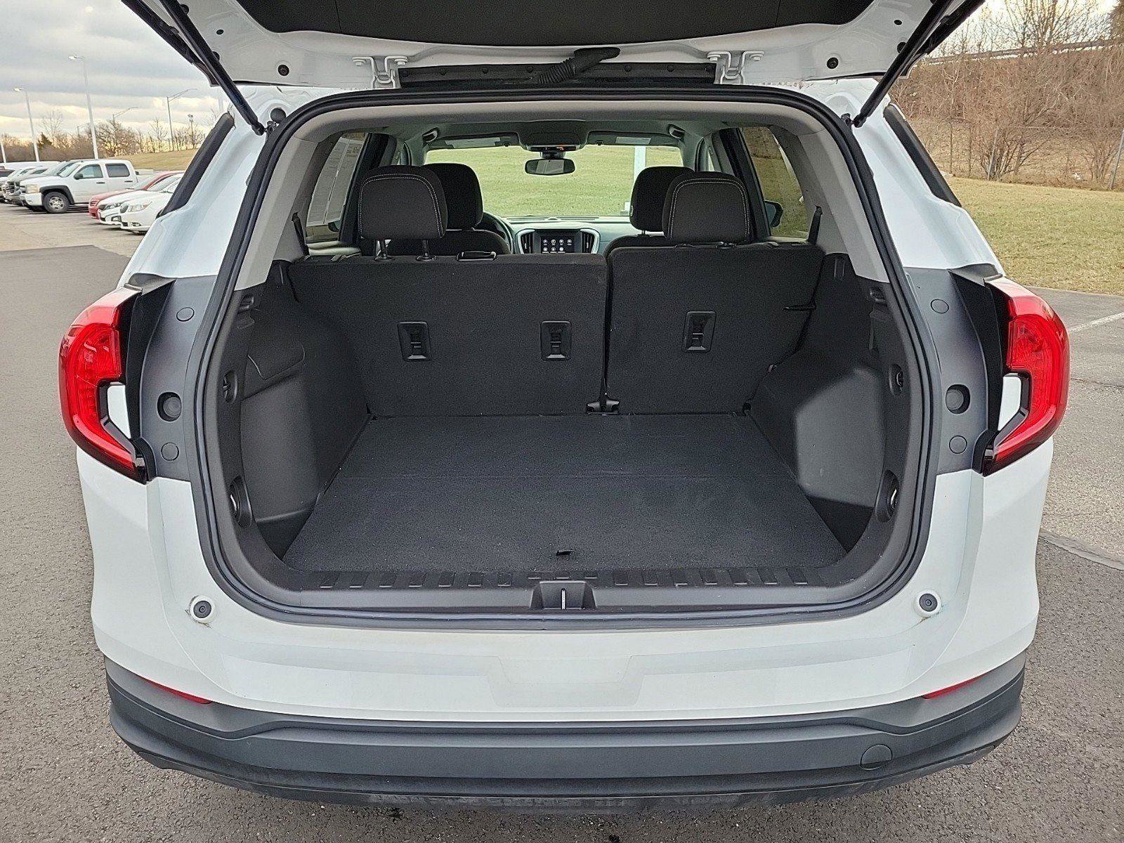 Used 2022 GMC Terrain SLE w/ Driver Convenience Package image 7