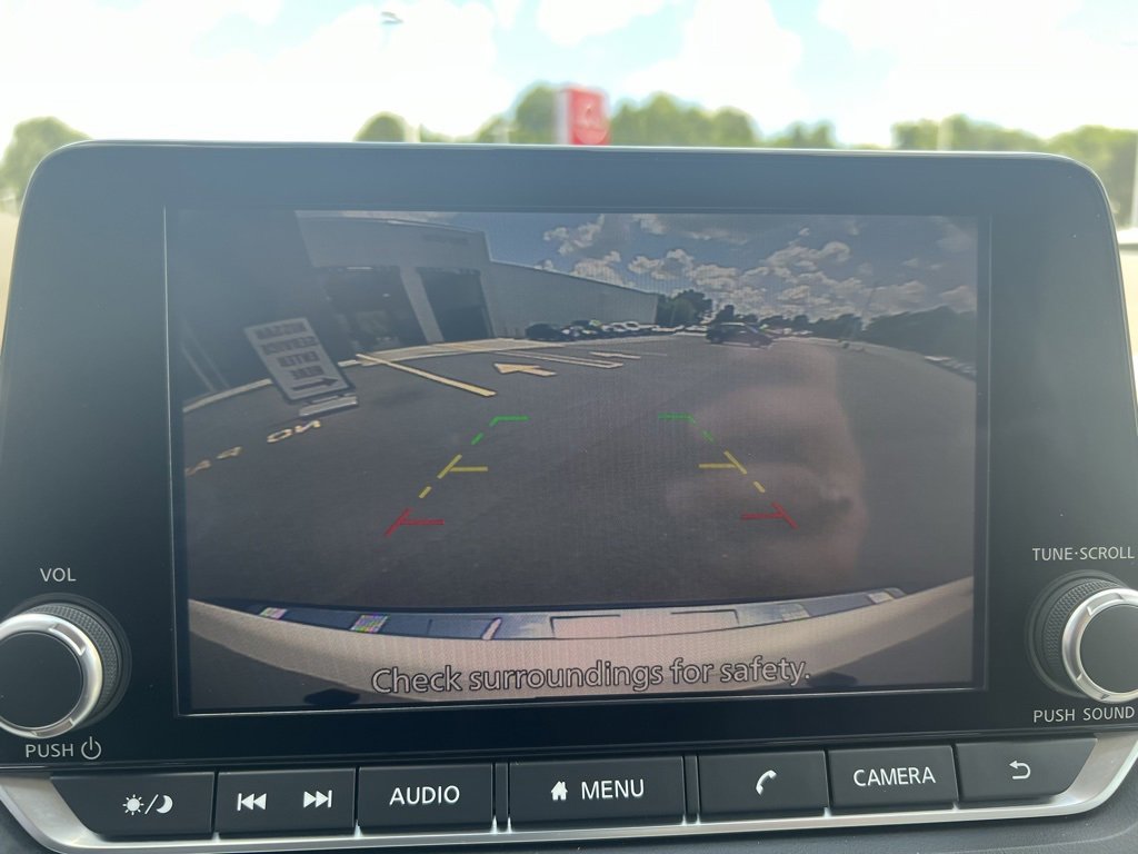 Used 2023 Nissan Rogue SV image 18