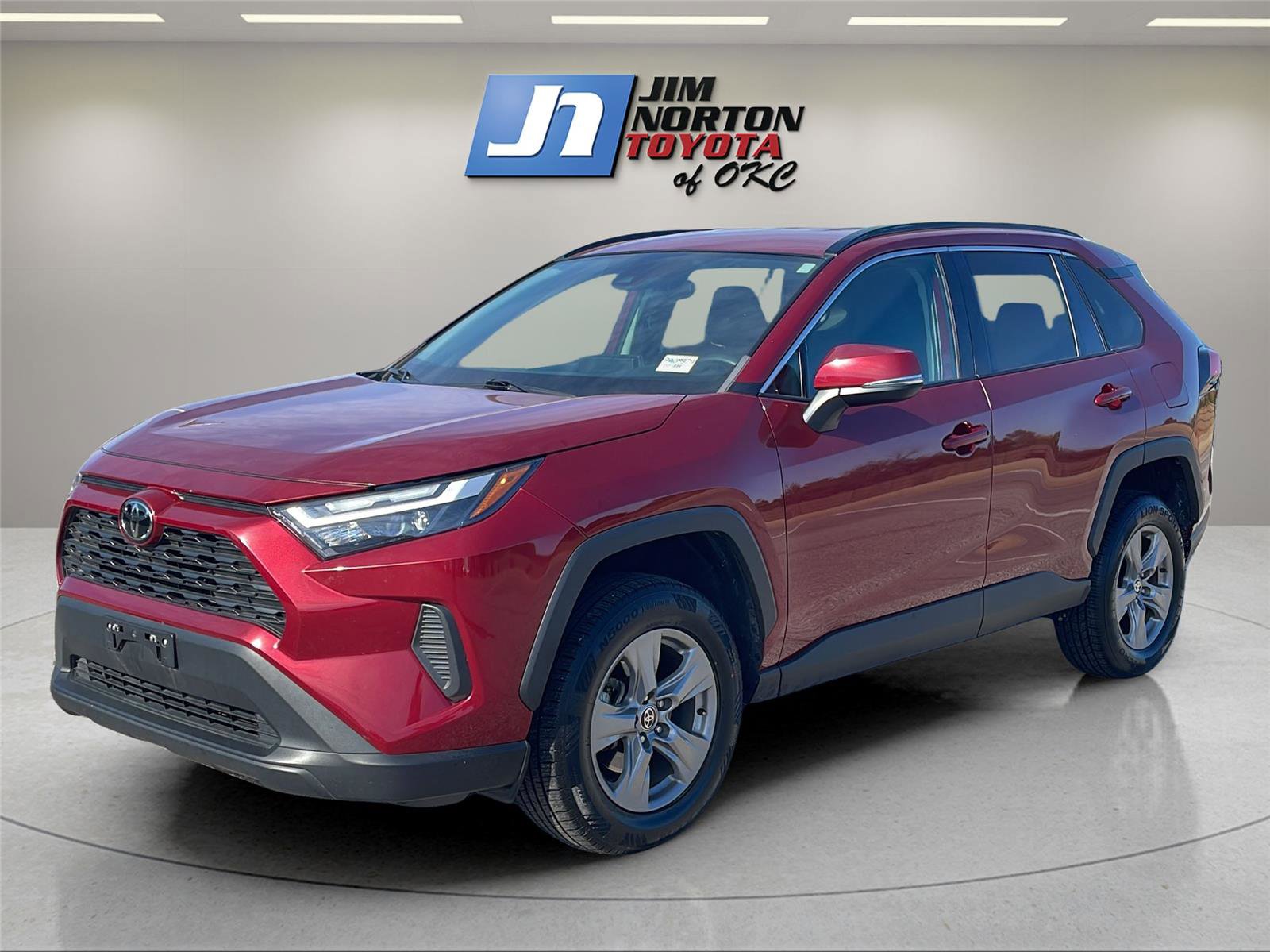 Used 2023 Toyota RAV4 XLE image 1