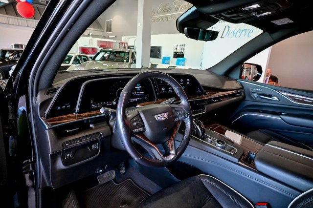Used 2021 Cadillac Escalade ESV Premium Luxury AWD/4WD image 13
