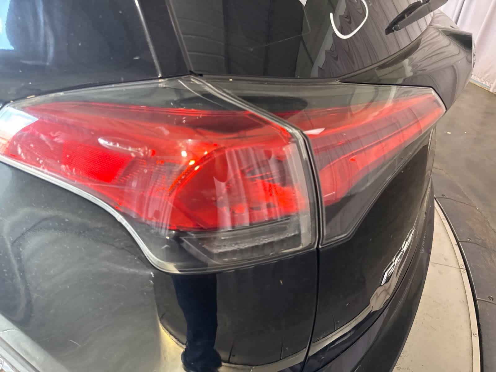 Used 2018 Toyota RAV4 XLE FWD image 12