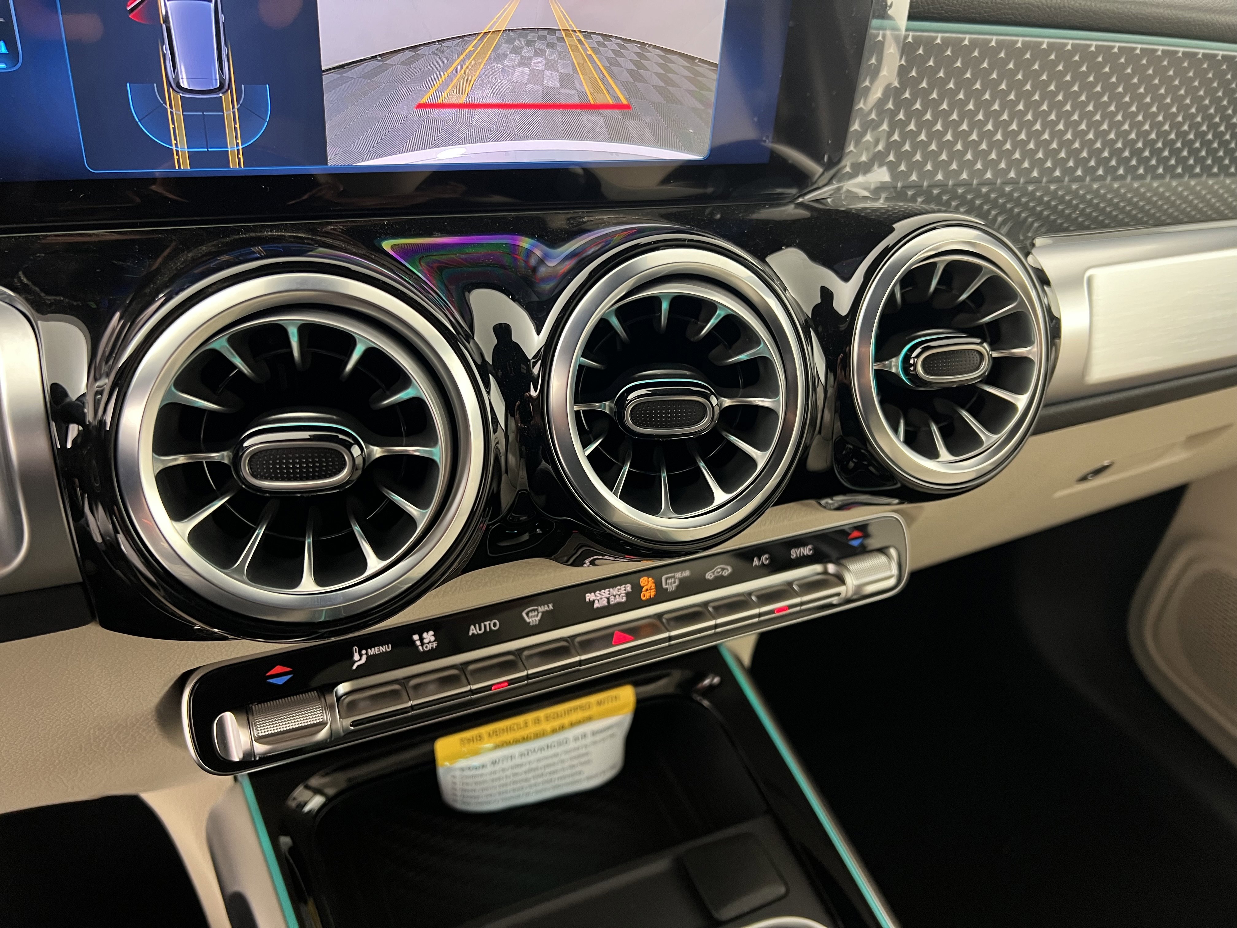 Used 2025 Mercedes-Benz GLB 250 4MATIC image 30