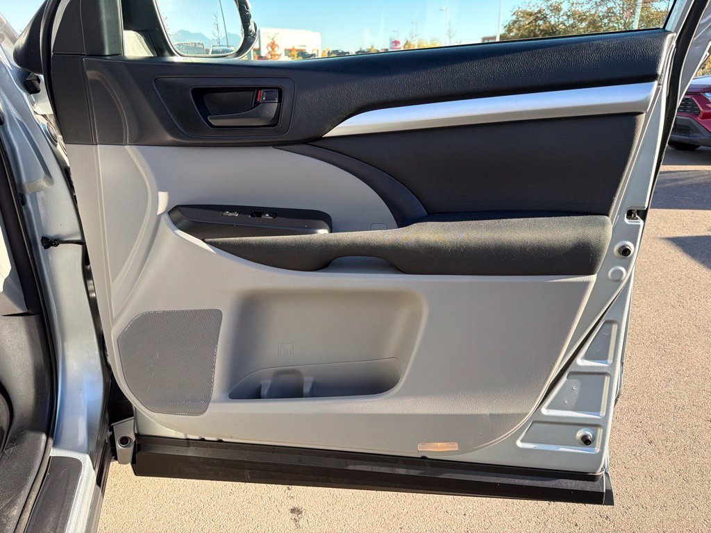 Used 2018 Toyota Highlander LE w/ Protection Package #3 AWD/4WD image 10