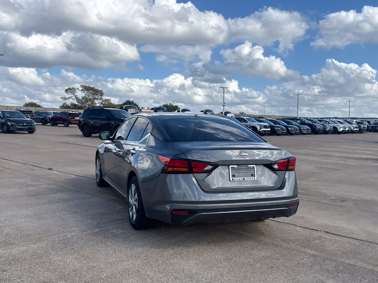 Used 2025 Nissan Altima 2.5 S FWD image 21