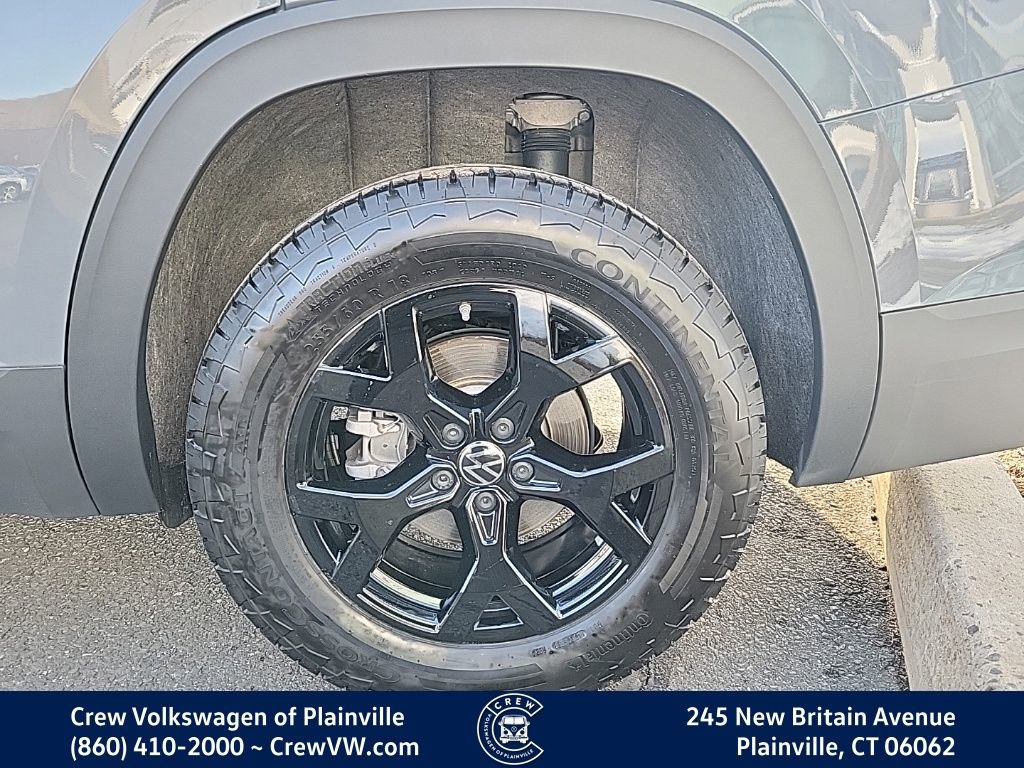 Certified 2025 Volkswagen Atlas Peak Edition SE image 18