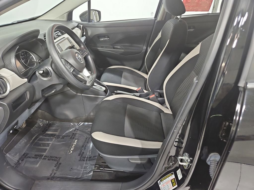 Used 2022 Nissan Versa SV w/ Trunk Package image 10