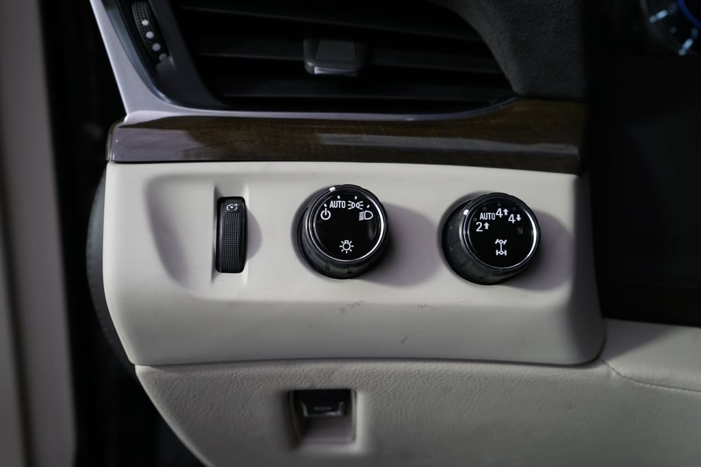 Used 2019 Cadillac Escalade Premium Luxury AWD/4WD image 25