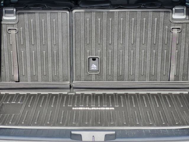 Used 2022 Toyota Highlander L image 20