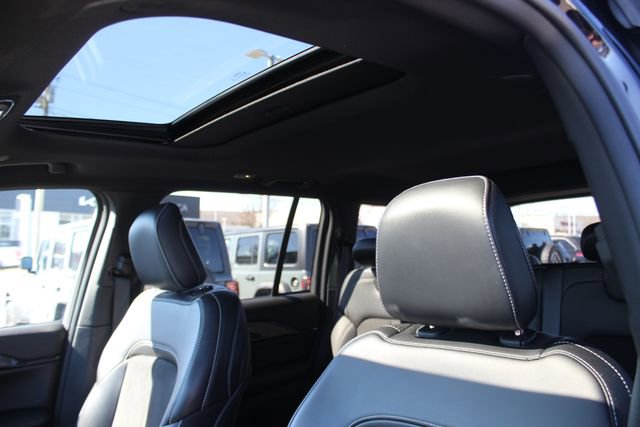 Used 2023 Jeep Grand Cherokee Altitude image 21