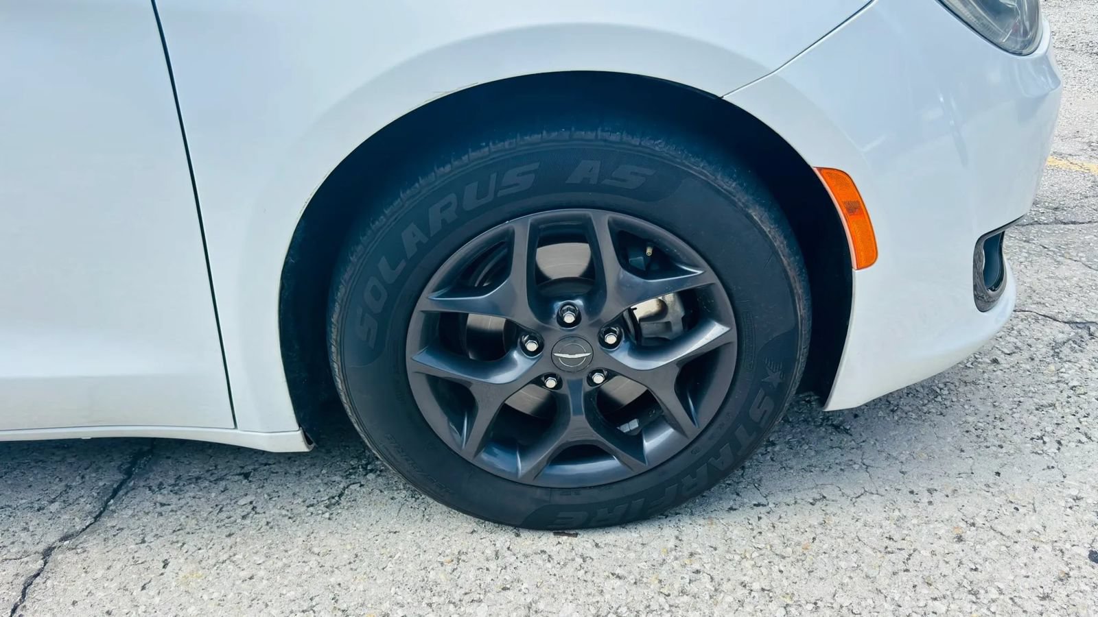 Used 2019 Chrysler Pacifica Touring-L Plus w/ S Appearance Package FWD image 24