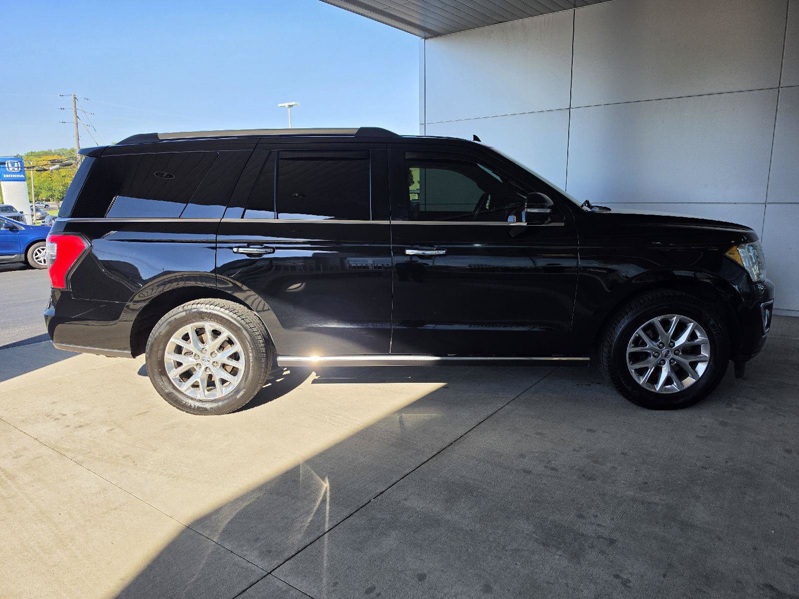 Used 2018 Ford Expedition Limited AWD/4WD image 4