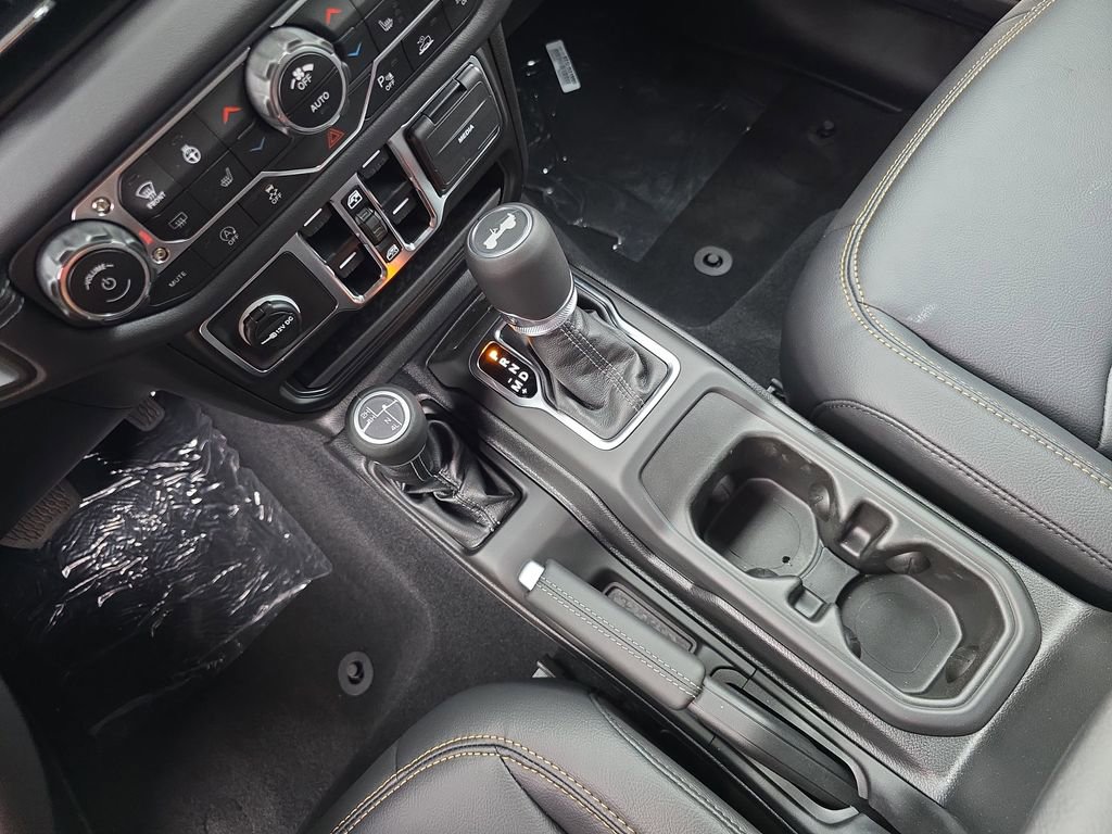New 2025 Jeep Wrangler Unlimited Sahara AWD/4WD image 25